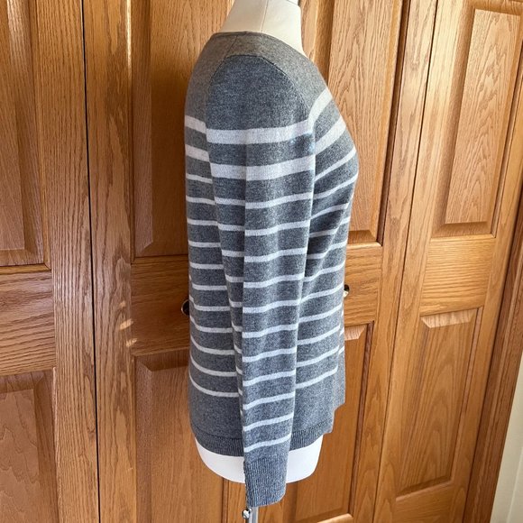 TALBOTS - Cashmere Button-Cuff Sweater - Excellent Condition - Picture 3 of 9